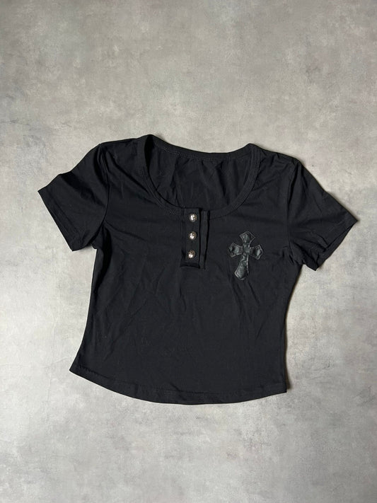 【Y2K McBling / 00s】Gothic Cross Patch Henley Neck Baby Tee – Fitted Crop Cap Sleeve Top / Black